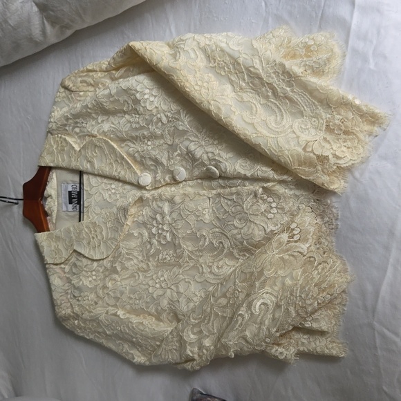 ORNA FARHO LACE SUIT NEW, NEVER WORN WITH TAGS. From a pet and smoke-free home! - Picture 12 of 12